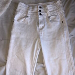 Colombian “butt lift” white jeans